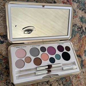 NWOT - Clinique All About Shadow Pallet